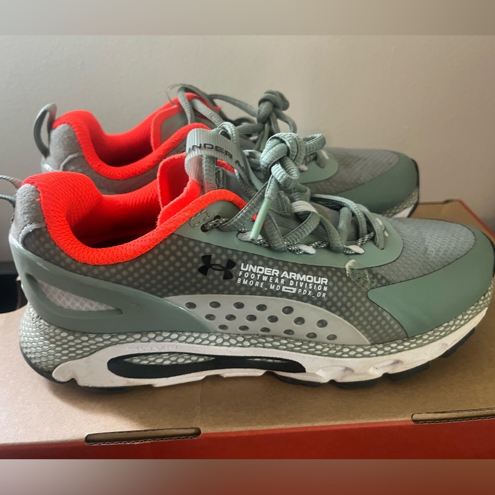 Under Armour Sneakers